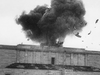 https://www.emd.tu-bs.de/files/gimgs/th-124_124_34detonation-of-the-swastika-on-top-of-the-zeppelintribune.jpg
