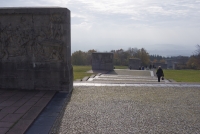 https://www.emd.tu-bs.de/files/gimgs/th-83_83_mahnmalbuchenwald06.jpg